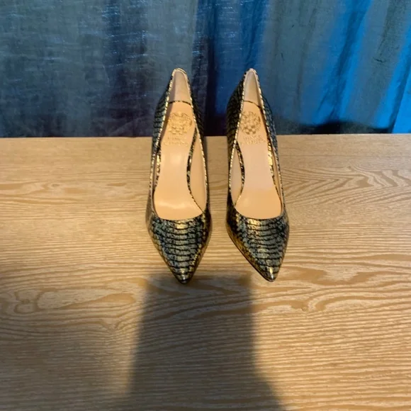 Vince Camuto heels - Picture 3 of 5